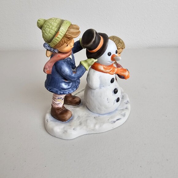 "Crowning Touch" Goebel Berta Hummel '99 Figure BH 82 Orig Open Box Cert Of Auth - Picture 5 of 10